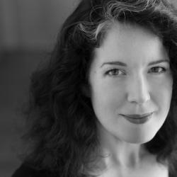 Corinna Burns headshot