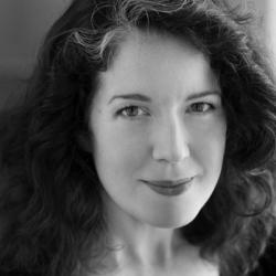 Corinna Burns headshot