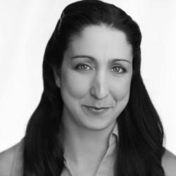 Eleni Delopoulos headshot