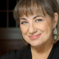 Mary Martello Headshot